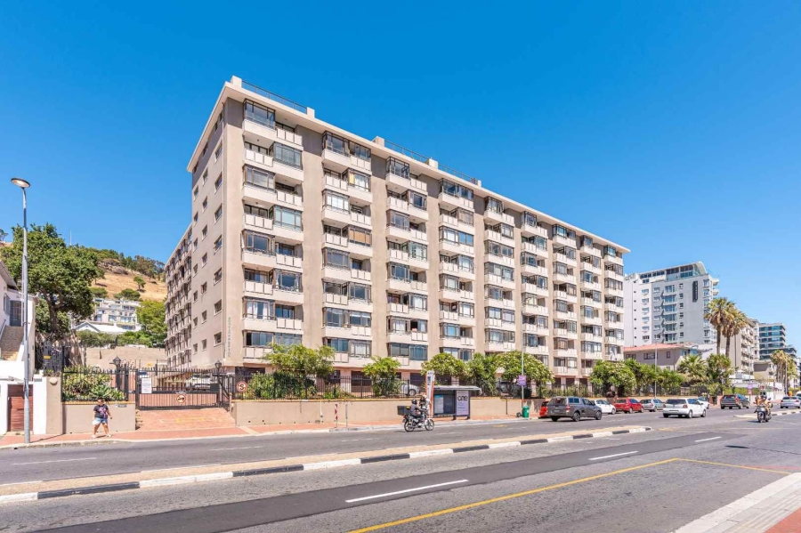 To Let 2 Bedroom Property for Rent in Green Point Western Cape